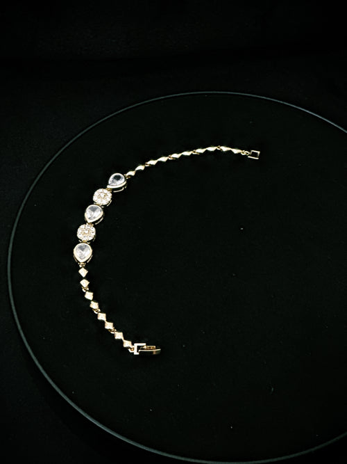 Gilded Heart Shimmer Bracelet