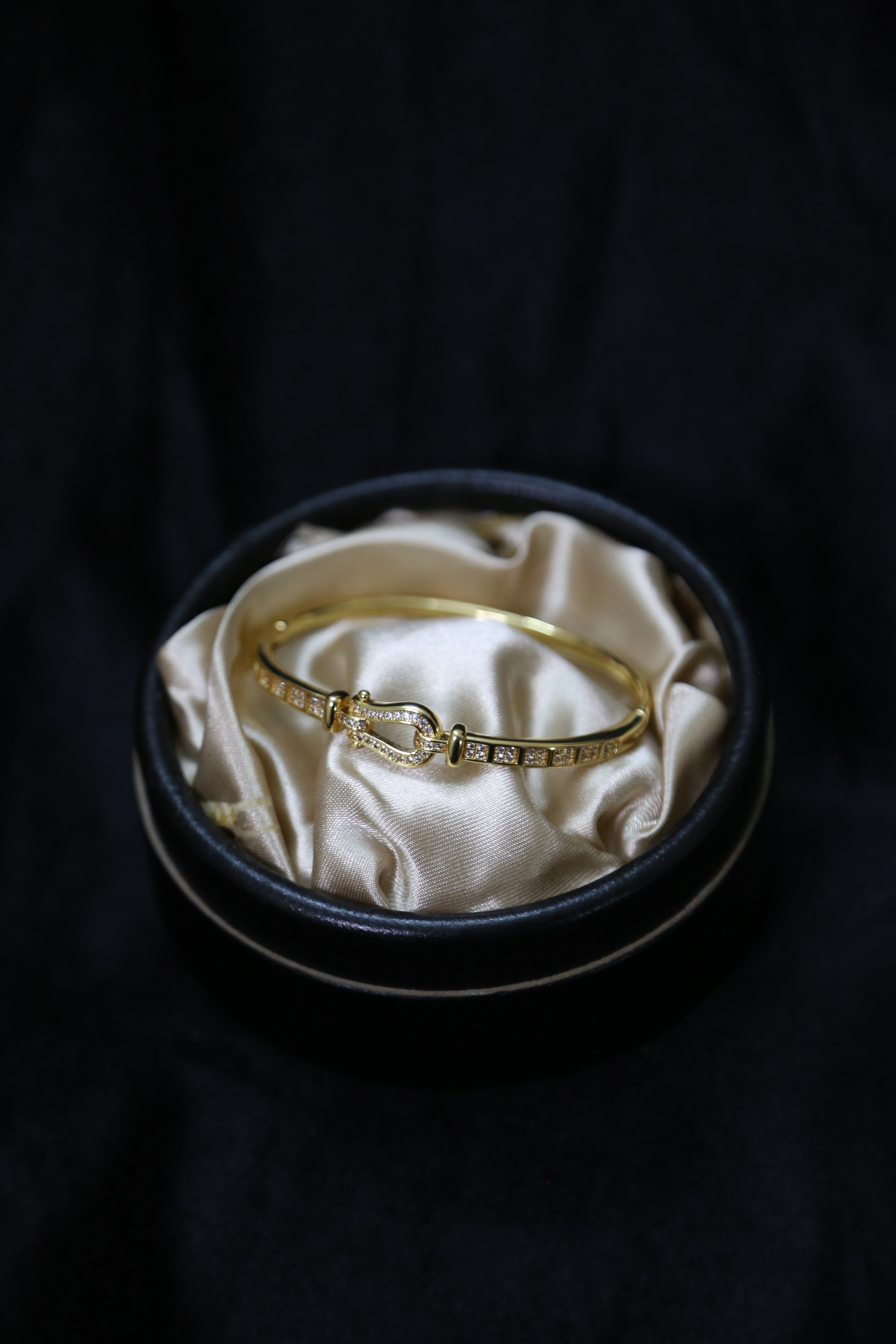 Majestic Arc Bracelet