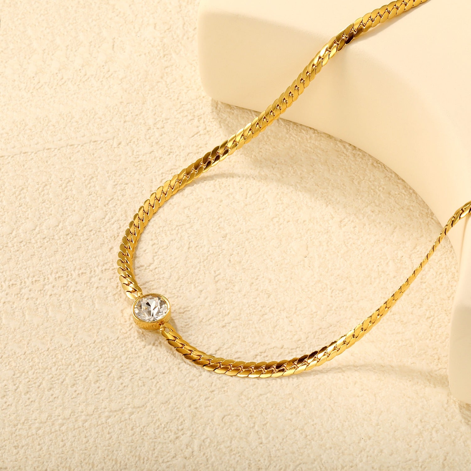 The Solitaire Curb Necklace | 18K Gold Plated